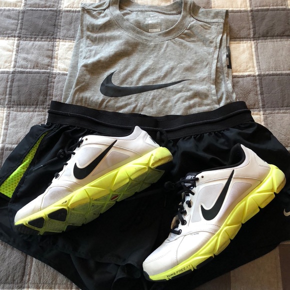 Nike Shoes - Nike tennis shoes